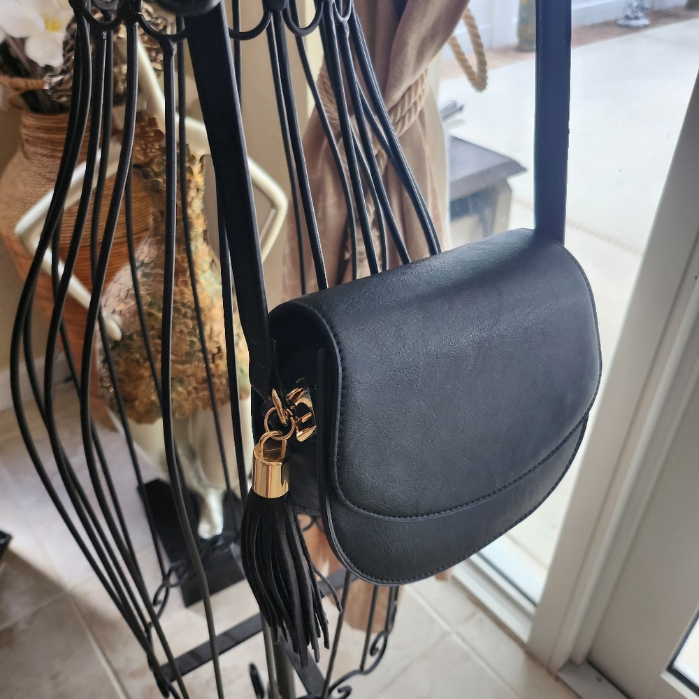 Forever 21 Crossbody bag 😍host-pick!
